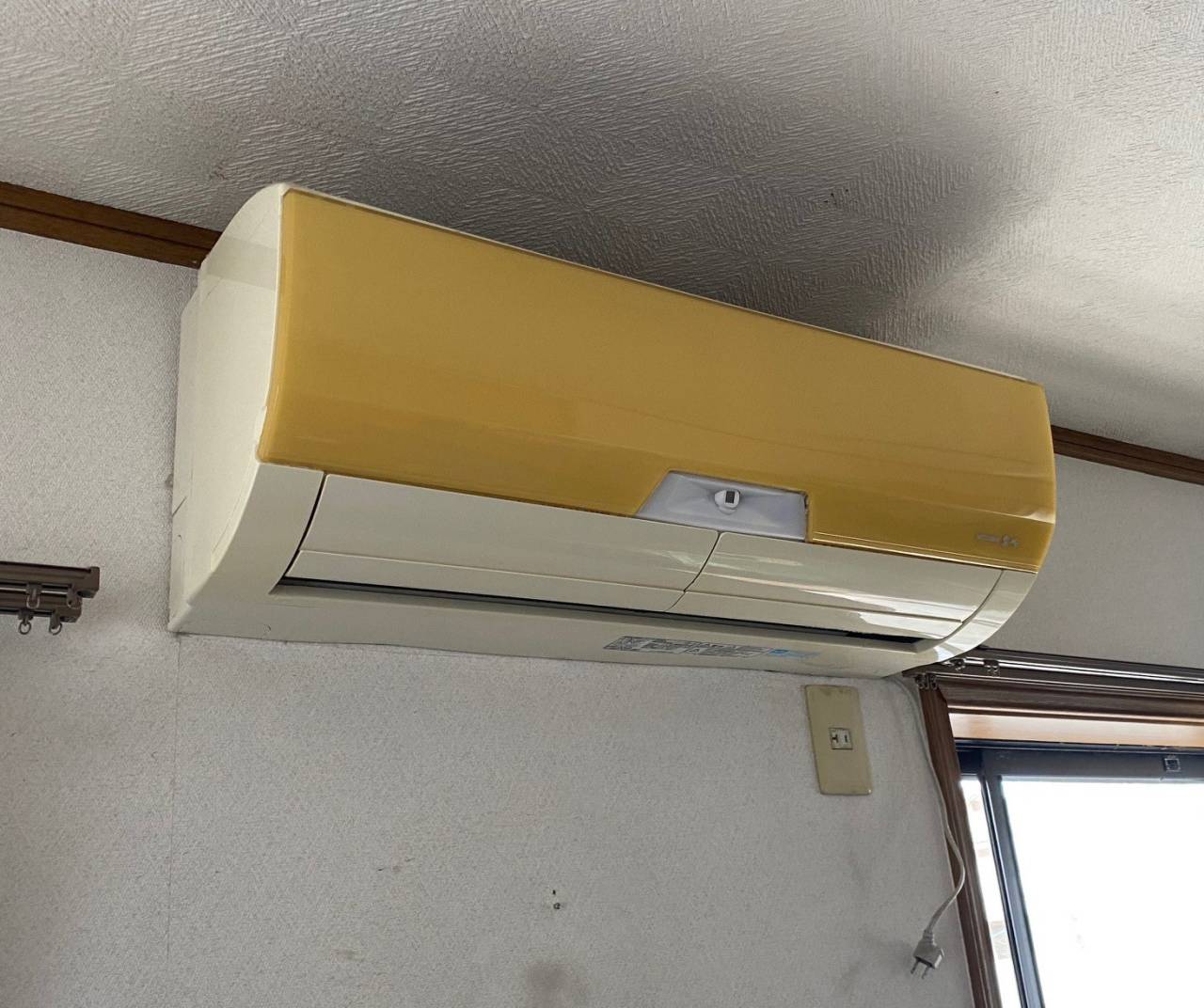 古めのお掃除機能付き三菱エアコンのクリーニング
